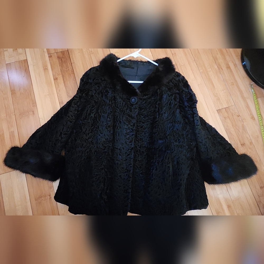 Vintage lambswool coat with fur collar and cuffs